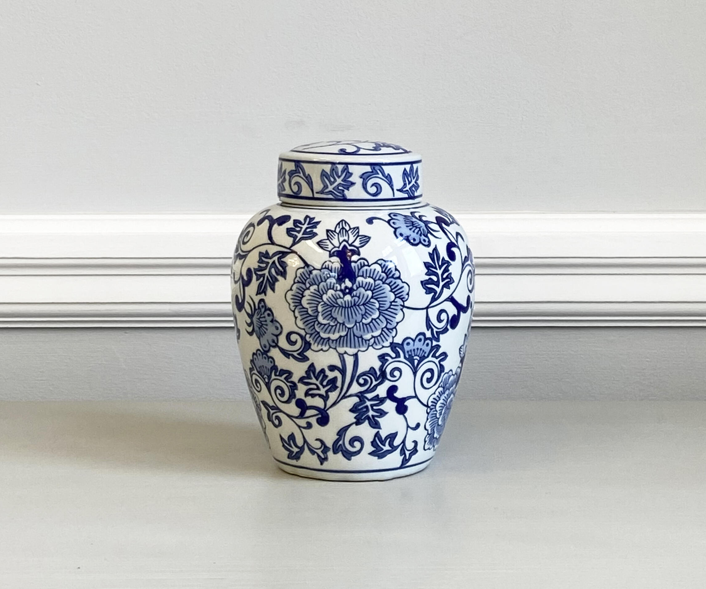 Small 8" Mandarin Jar with Lid