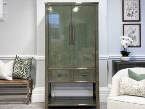 Oriental Style Mei 2 Door Cabinet in Moss
