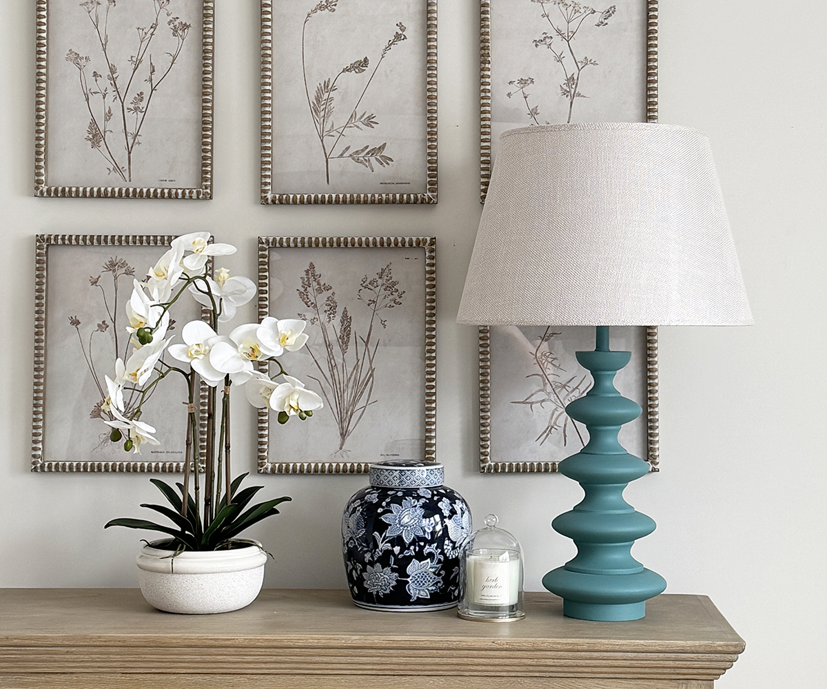 Tobius Table Lamp in Vardo with Linen Shade